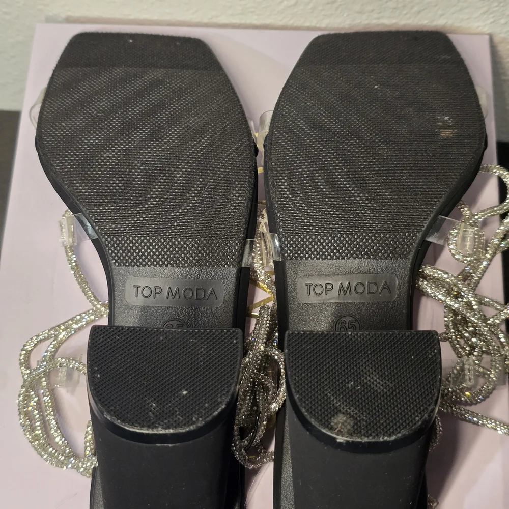 Moda Strappy Black and Silver Heels - Picture 4 of 4